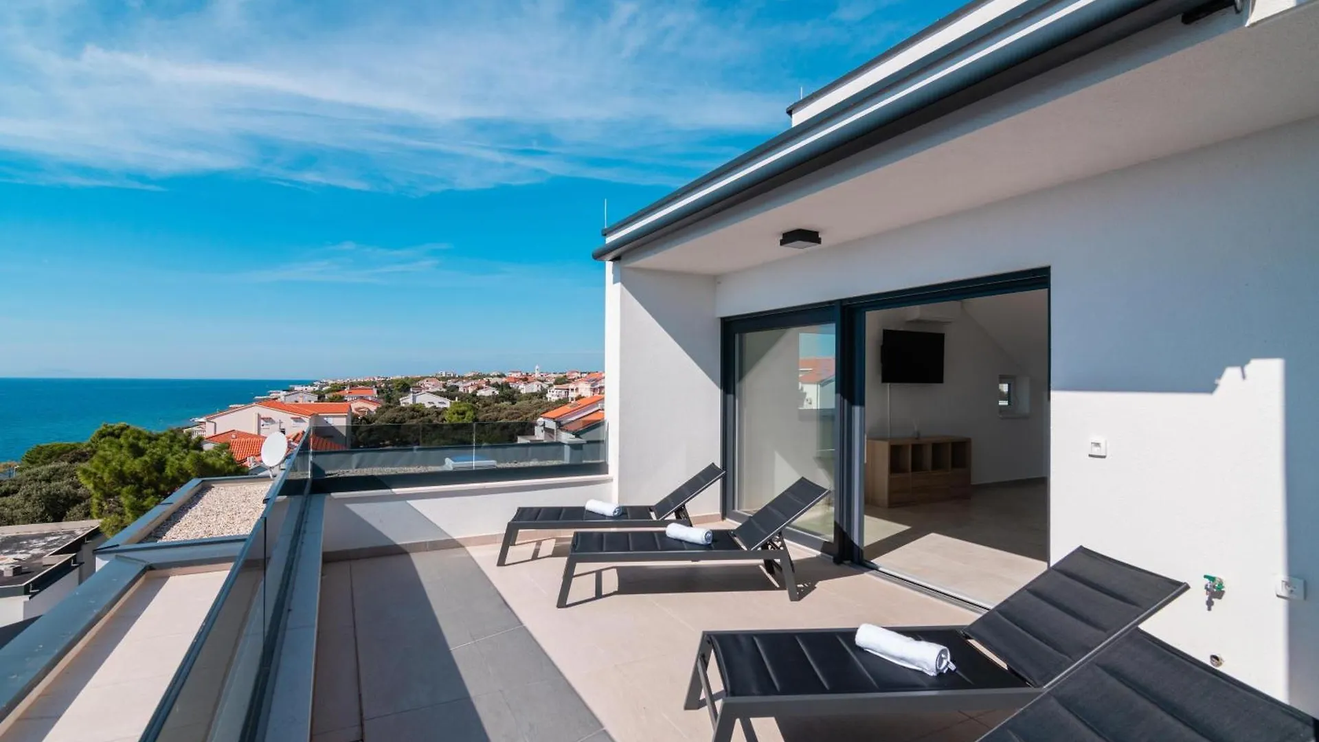 Apartments By The Sea Mandre, Pag - 22606 Kolan