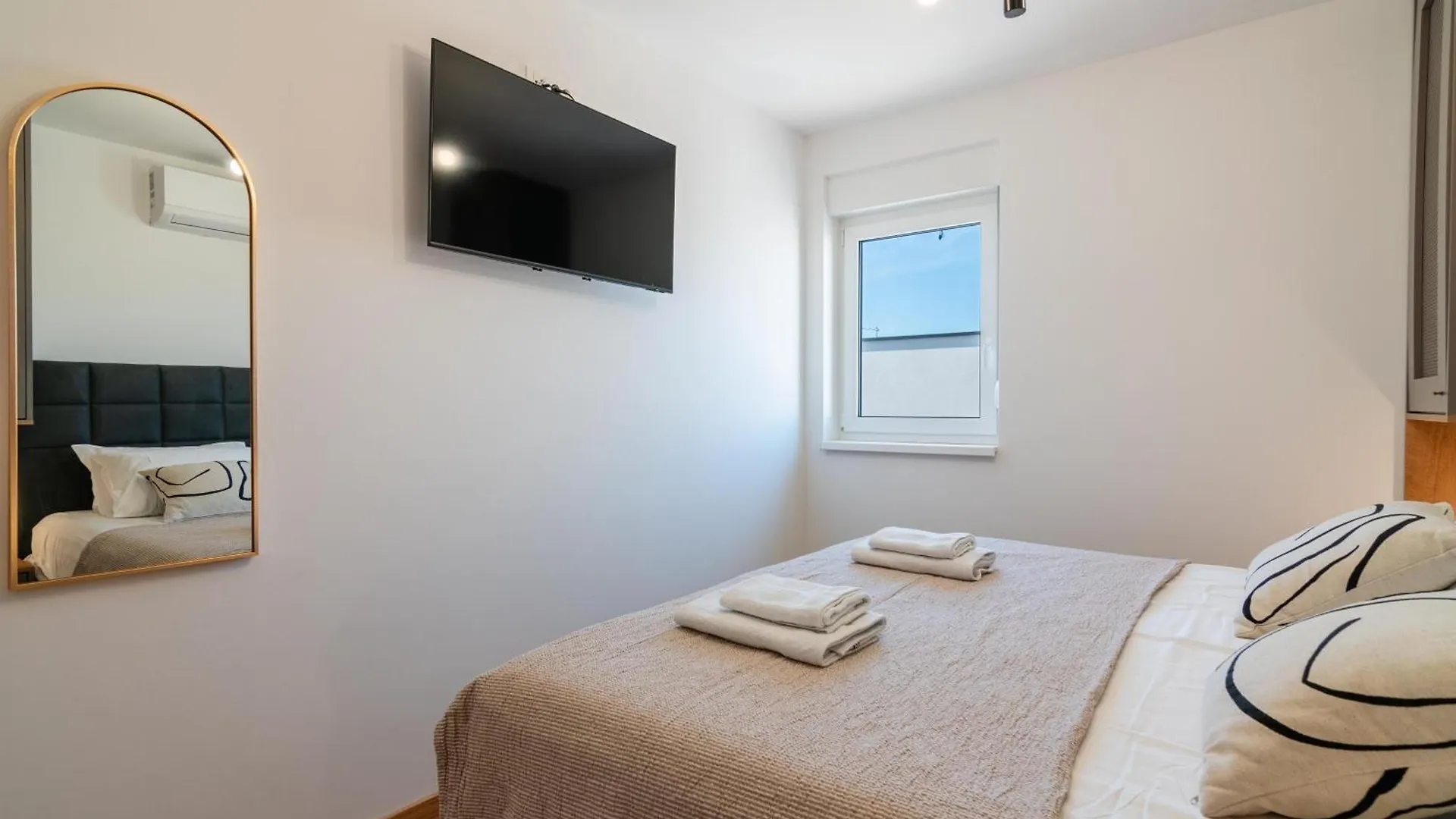 Apartments By The Sea Mandre, Pag - 22606 Kolan