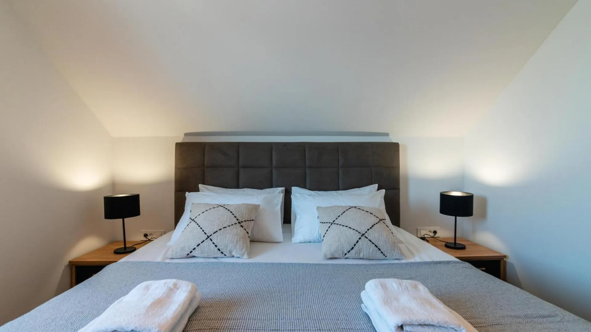 Apartments By The Sea Mandre, Pag - 22606 Kolan