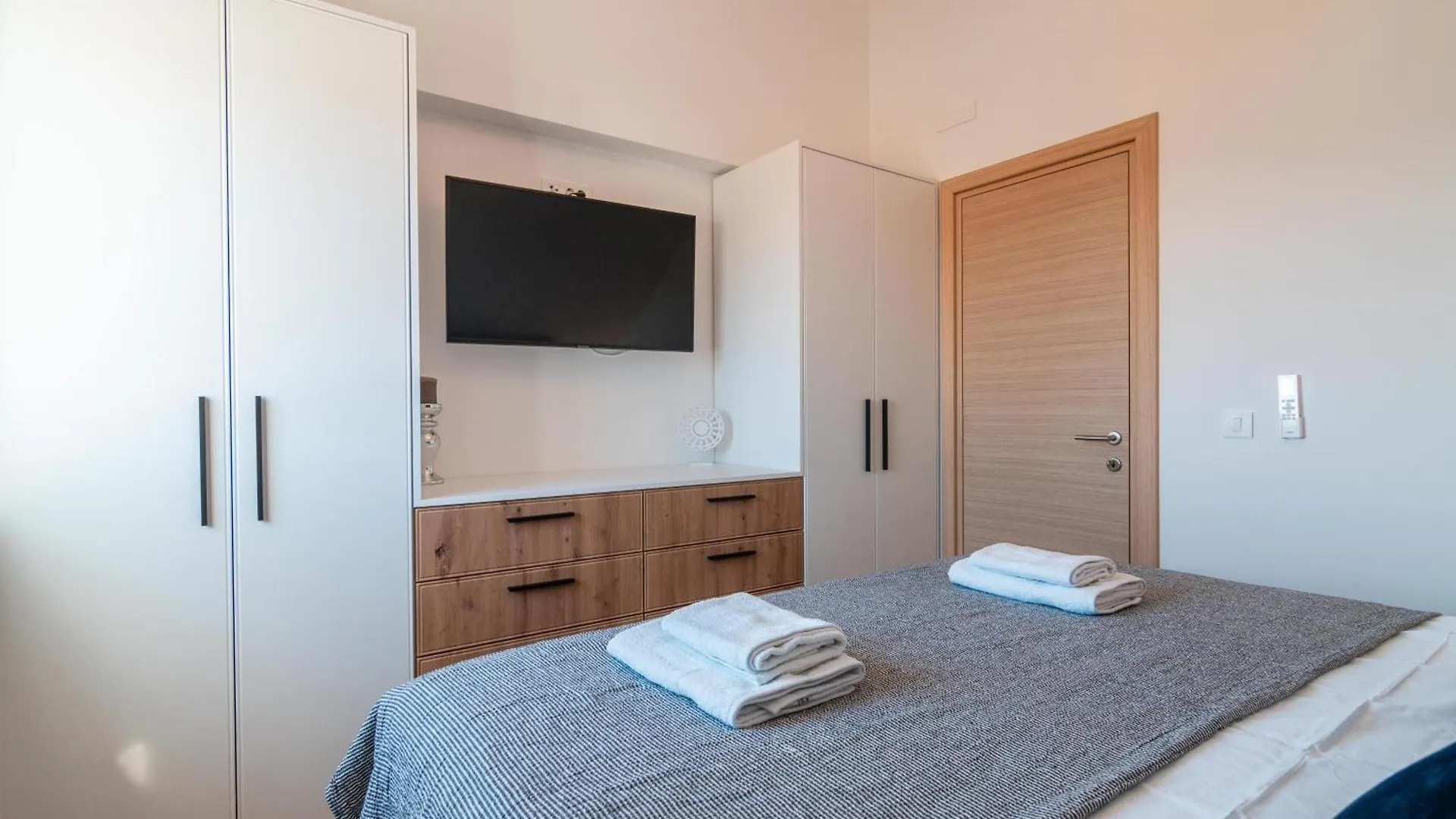 Apartments By The Sea Mandre, Pag - 22606 Kolan
