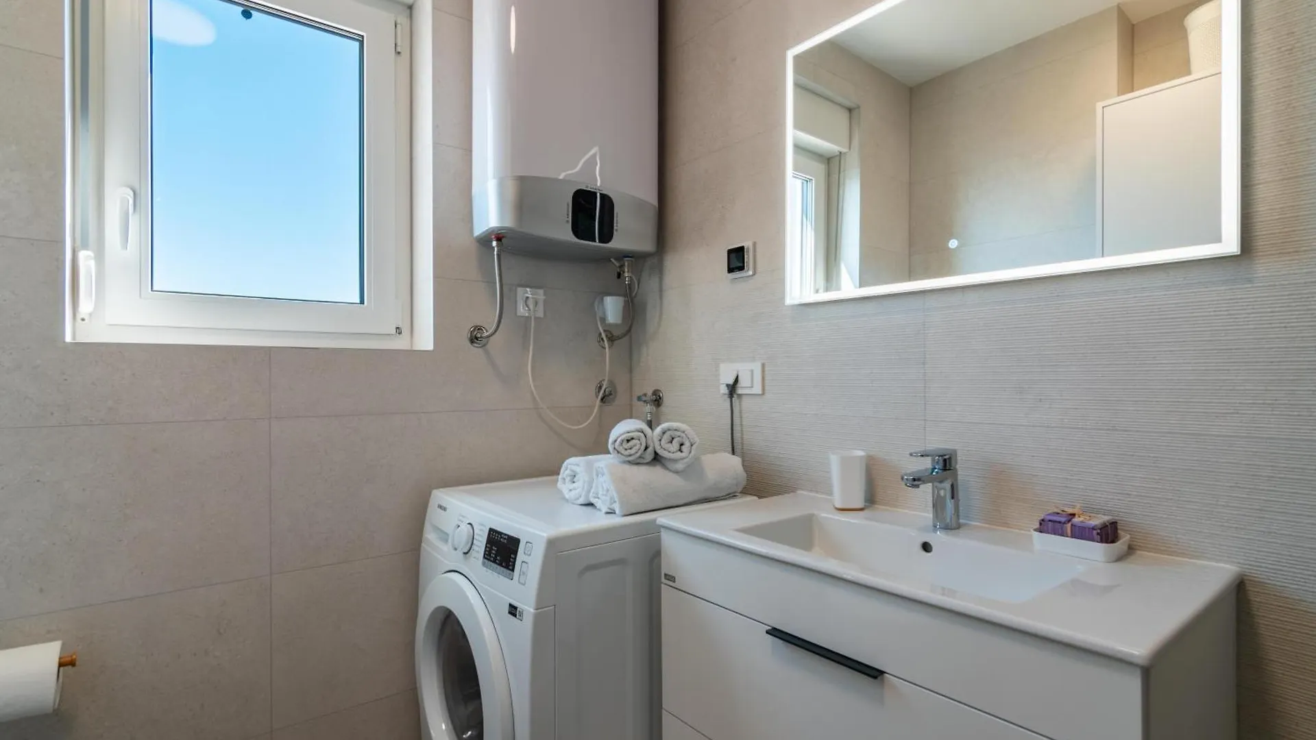 Apartments By The Sea Mandre, Pag - 22606 Kolan