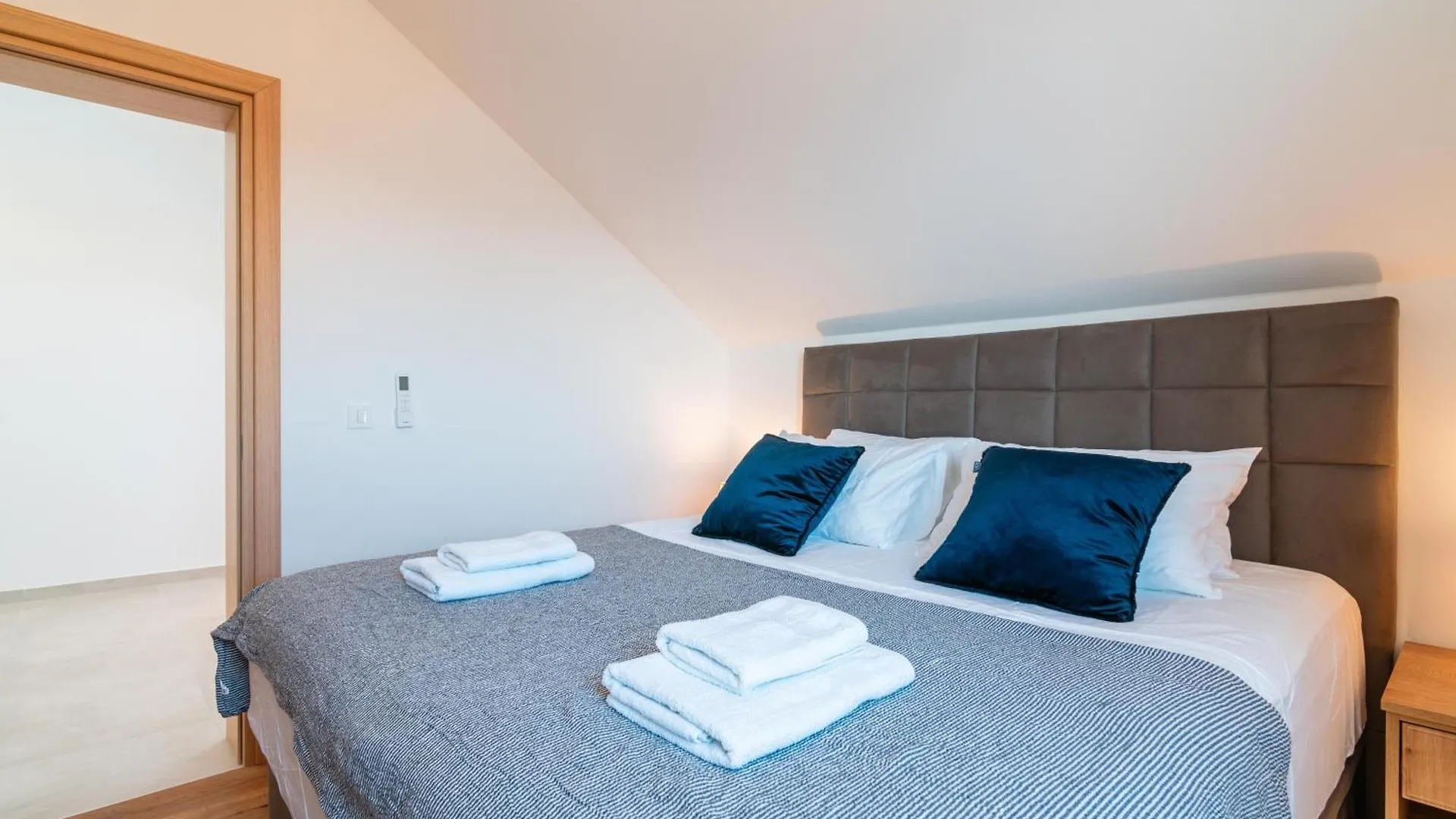 Apartments By The Sea Mandre, Pag - 22606 Kolan 0*,  Chorvatsko