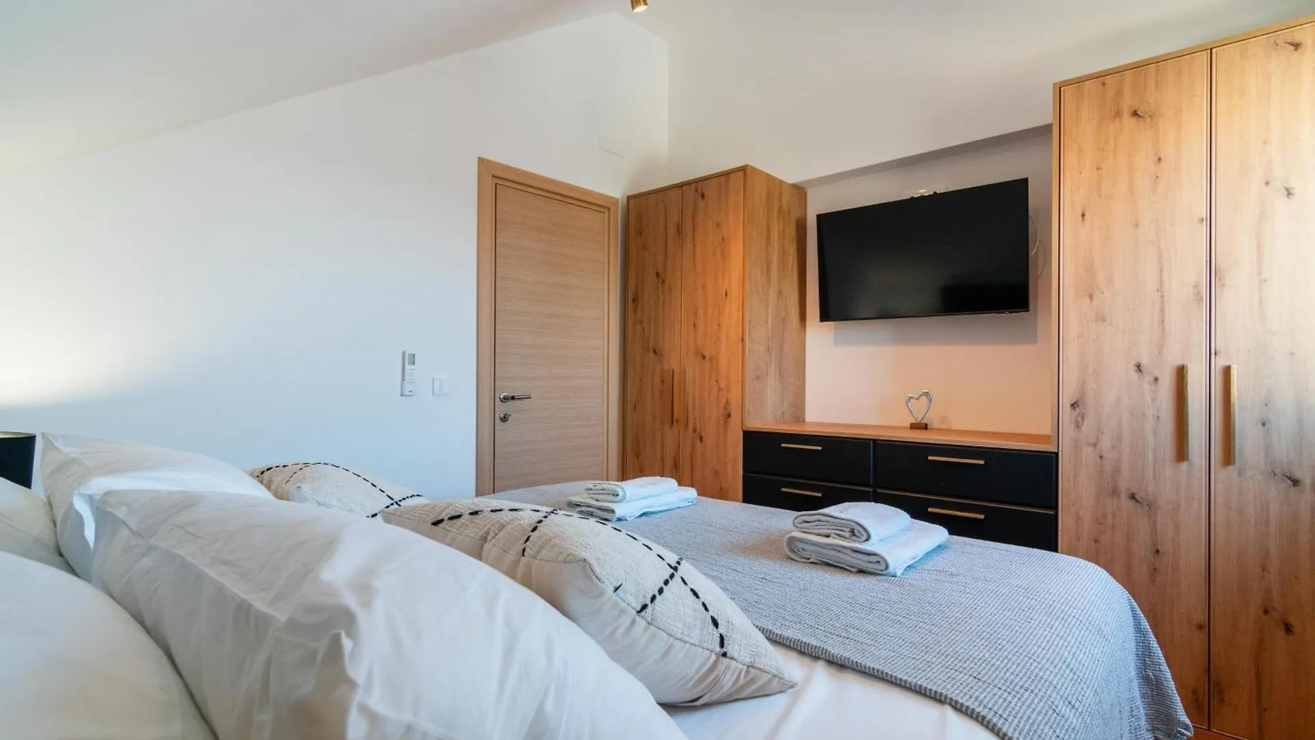 Apartments By The Sea Mandre, Pag - 22606 Kolan 0*,
